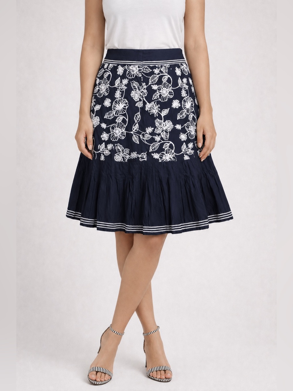 Vintage Floral Embroidered Black and White Skirt
